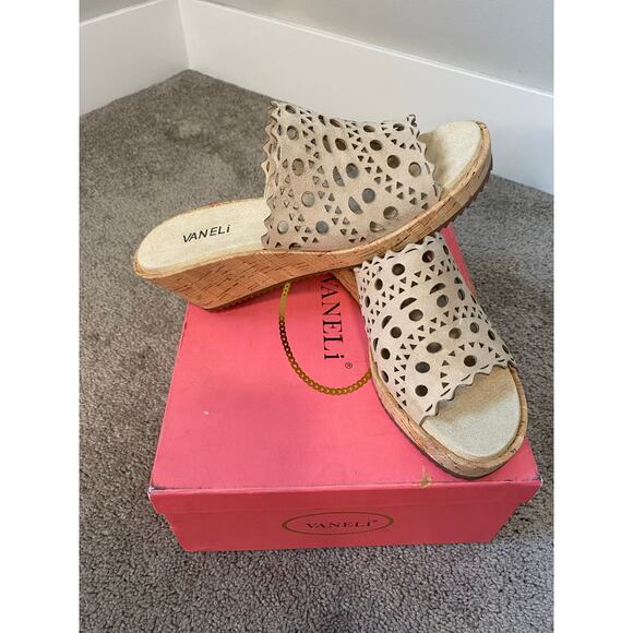 New Vaneli Cammie Nude Suede Wedge Sandals Size 9.5 - Picture 1 of 5